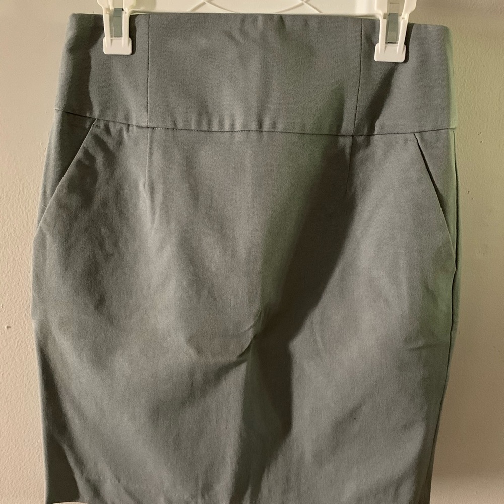 Grey pencil skirt